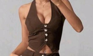 Chaleco corto marrón cuello atado