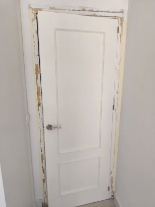 Puerta madera blanca interior