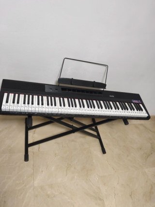 Piano digital 88 teclas y soporte Rockjam