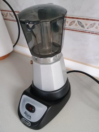 Cafetera Dolce Gusto Blanca y Negra