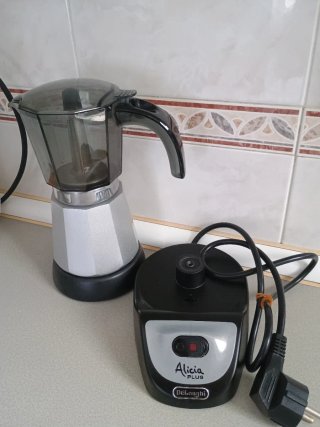 Cafetera Dolce Gusto Blanca y Negra