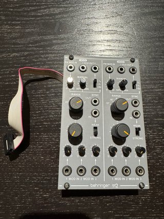Behringer 112 Dual VCO Sintetizador Eurorack.