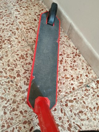 Patinete Oxelo Negro y Rojo