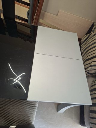 Mesa de salón moderna con sillas