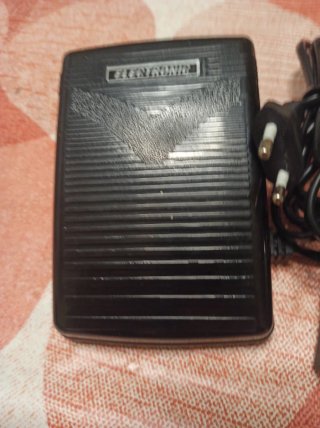 Pedal per macchina da cucire elettronica