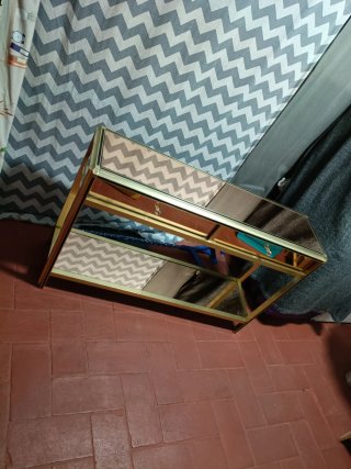 Mesa recibidor vintage dorada y cristal