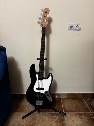 Bajo Squier Negro/Blanco