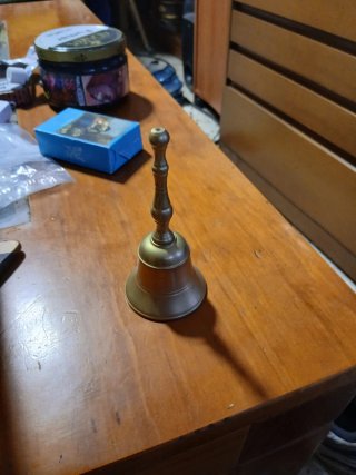Campanilla de latón