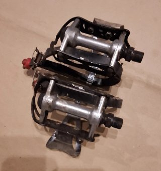 Pedales Ofmega con correas