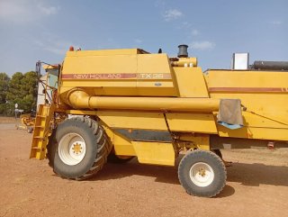 Cosechadora combinada New Holland TX36