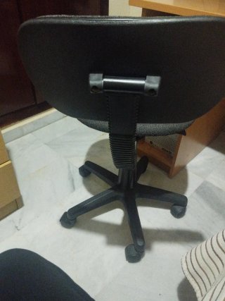 Silla de oficina giratoria con ruedas