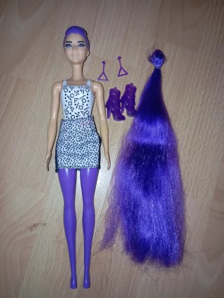 Muñeca Barbie morada