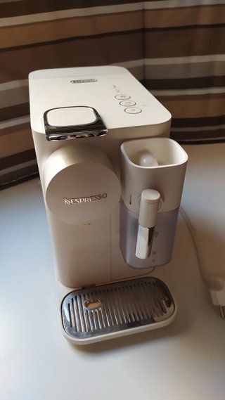 Cafetera Nespresso Blanca DeLonghi