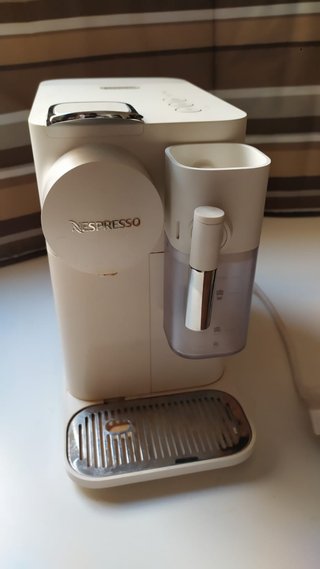 Cafetera Nespresso Blanca DeLonghi