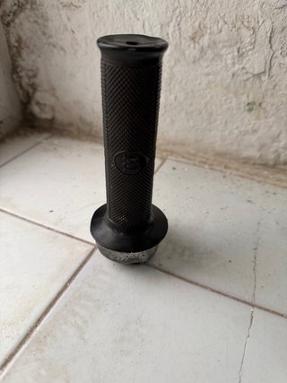 Puño Montesa Brio Negro/Plateado