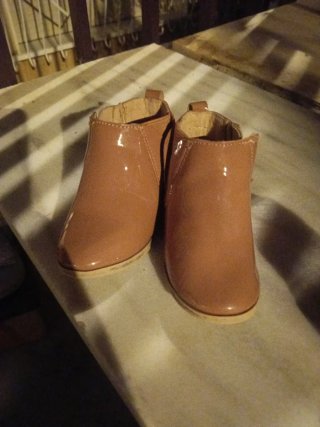 Botines para bebé color caramelo