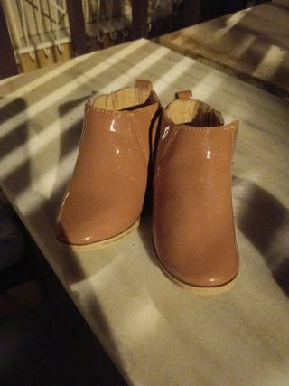 Botines para bebé color caramelo