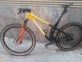 Berria Mako Carbono Full talla L con potenciómetro