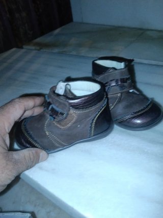 Zapatos de bebé marrones