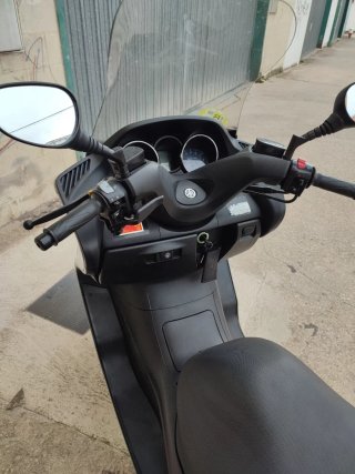 Yamaha Majesty 400 Maxi Scooter