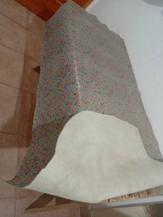 Piel serraje con estampado floral