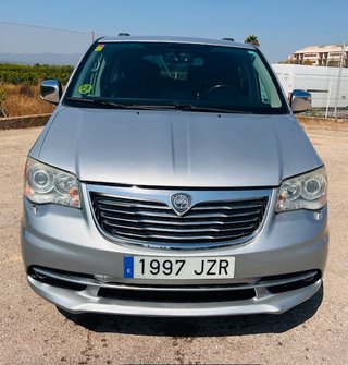 Lancia Voyager 2012