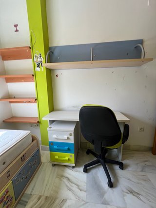 Escritorio infantil con cajonera