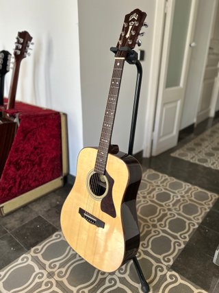 Guild GAD-50E NAT (electro-acústica dreadnought)
