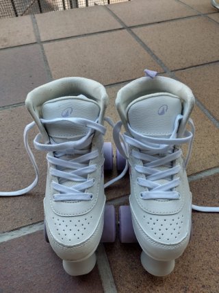 Patines de 4 ruedas blancos, talla 34