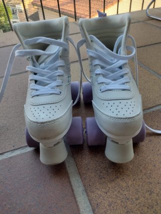 Patines de 4 ruedas blancos, talla 34