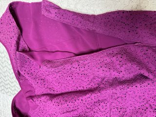 Vestido morado de verano