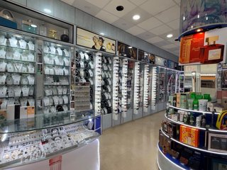 Traspaso de tienda de cosmética y perfumería
