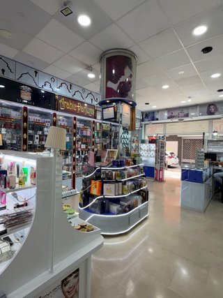 Traspaso de tienda de cosmética y perfumería