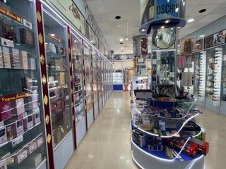 Traspaso de tienda de cosmética y perfumería