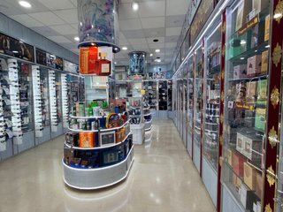 Traspaso de tienda de cosmética y perfumería