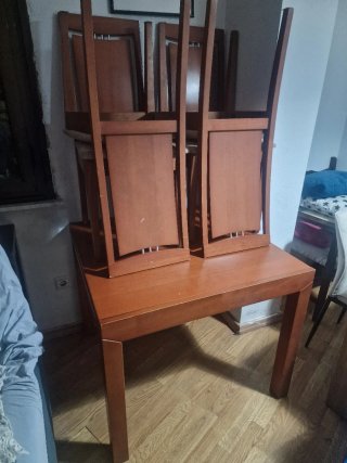 Mesa extensible y 4 Sillas Madera