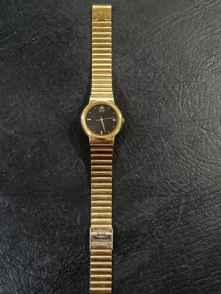 Reloj Seiko Dorado y Negro