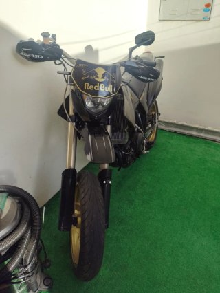 KTM Supermoto Negra y Dorada