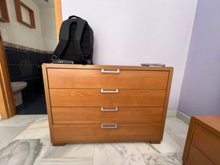 Cómoda de madera con 4 cajones