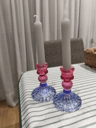 Candelabros de cristal azul y rosa