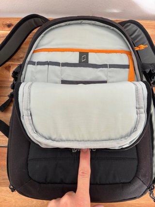 Mochila Lowepro para cámara.