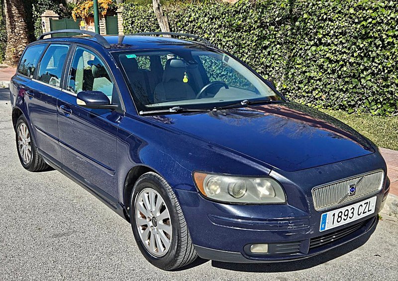 Volvo V50 2.4 Momentum 140 CV · Nacional - foto 1
