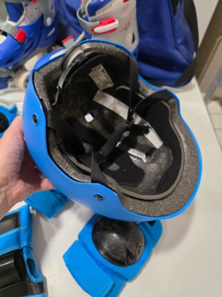 Patines, casco y protecciones para patinar