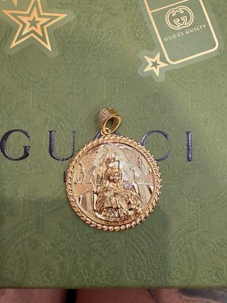 Cadena y colgante lamiando en Oro 18k