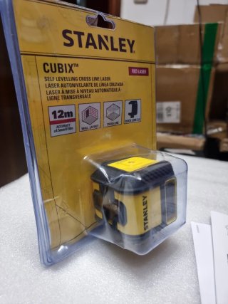 Nivel Láser Stanley Cubix STHT77498-1