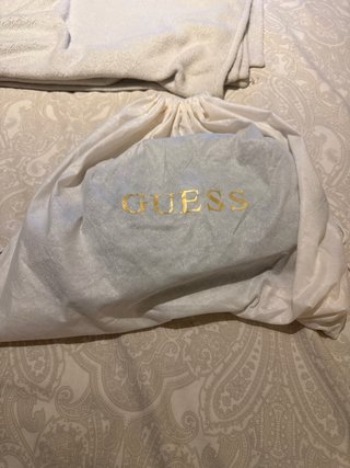 Bolso Guess Negro Cadena Dorada
