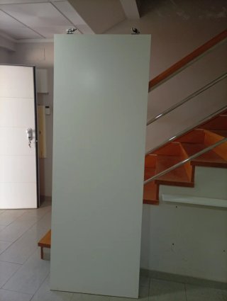 Puertas Correderas y Guías para su instalación.