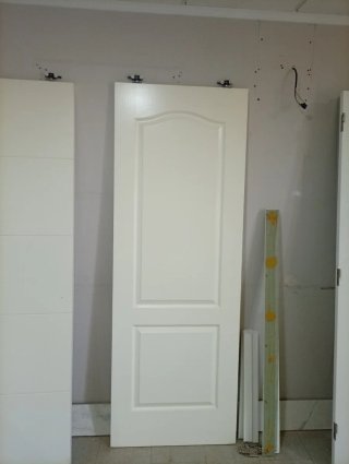 Puertas Correderas y Guías para su instalación.