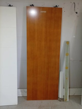 Puertas Correderas y Guías para su instalación.