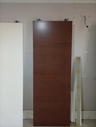 Puertas Correderas y Guías para su instalación.